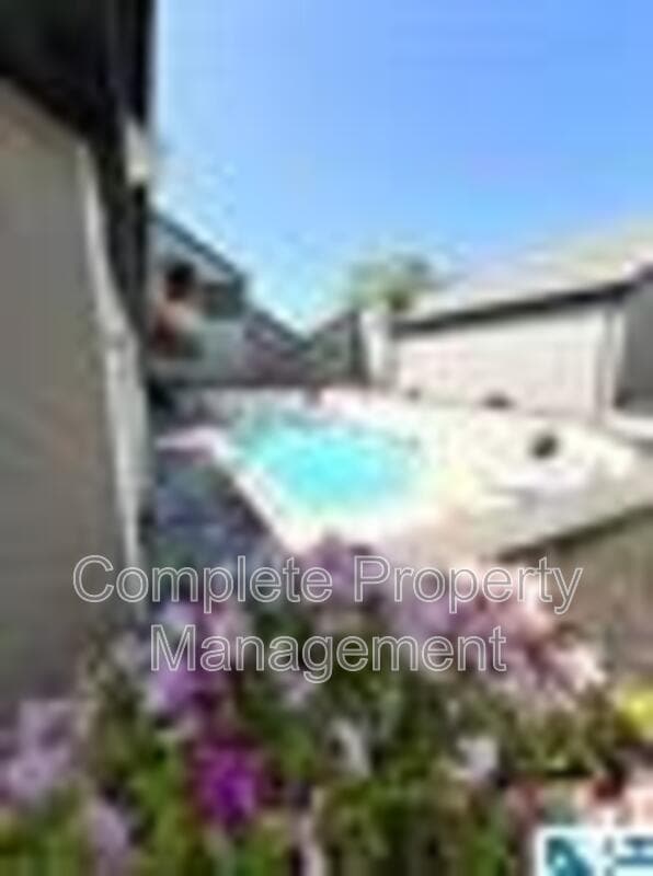 Building Photo - 3350 Altamont Rd