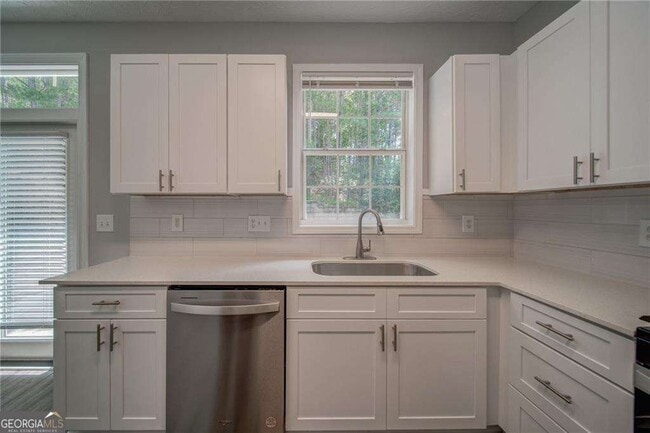 Building Photo - 132 Diamond Ridge Ave