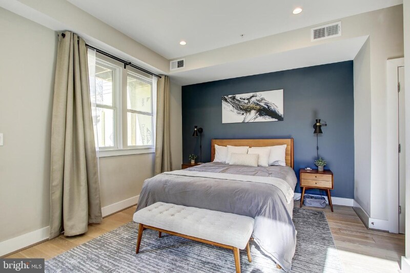 Building Photo - 1636 Trinidad Ave NE