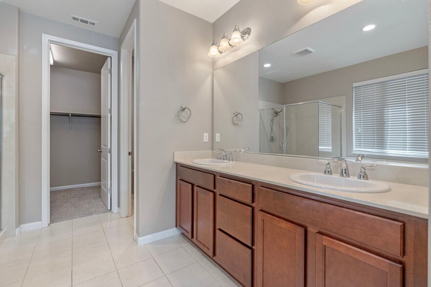 Master Bath Vanity - 6527 Angels Orchard Dr