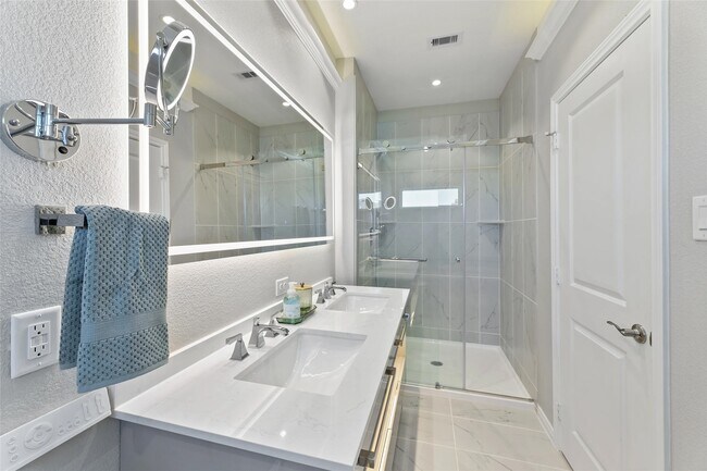 Building Photo - 903 Beebrush Ln