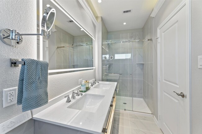 Building Photo - 923 Beebrush Ln