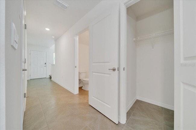 Building Photo - 6614 SW 81st Loop