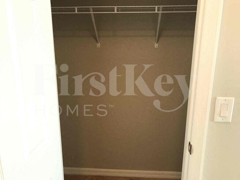 Building Photo - 2512 NW 24th Terrace