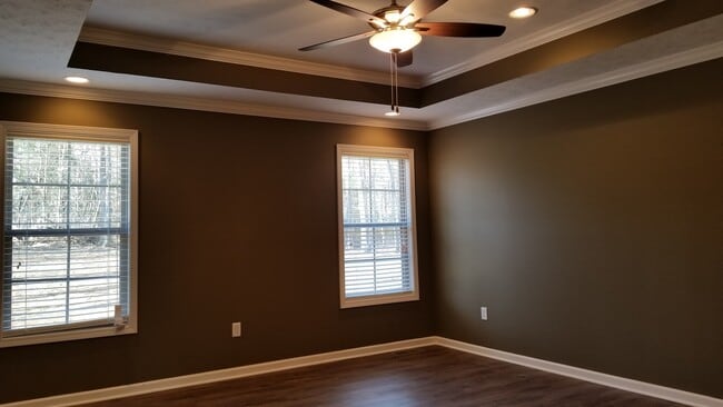 Building Photo - Spacious 3BR 2BA home with 2 car garage