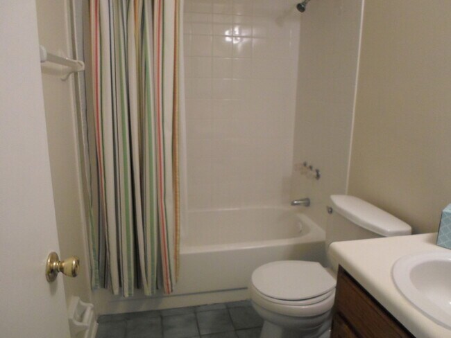 Building Photo - 3/2 townhome - Westside