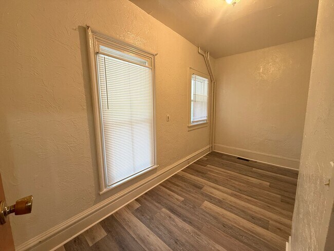 Building Photo - 313 W Ganson St