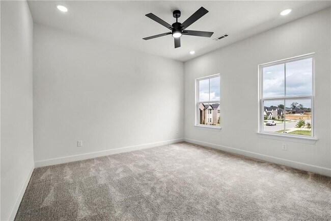 Building Photo - 490 Apollo Dr