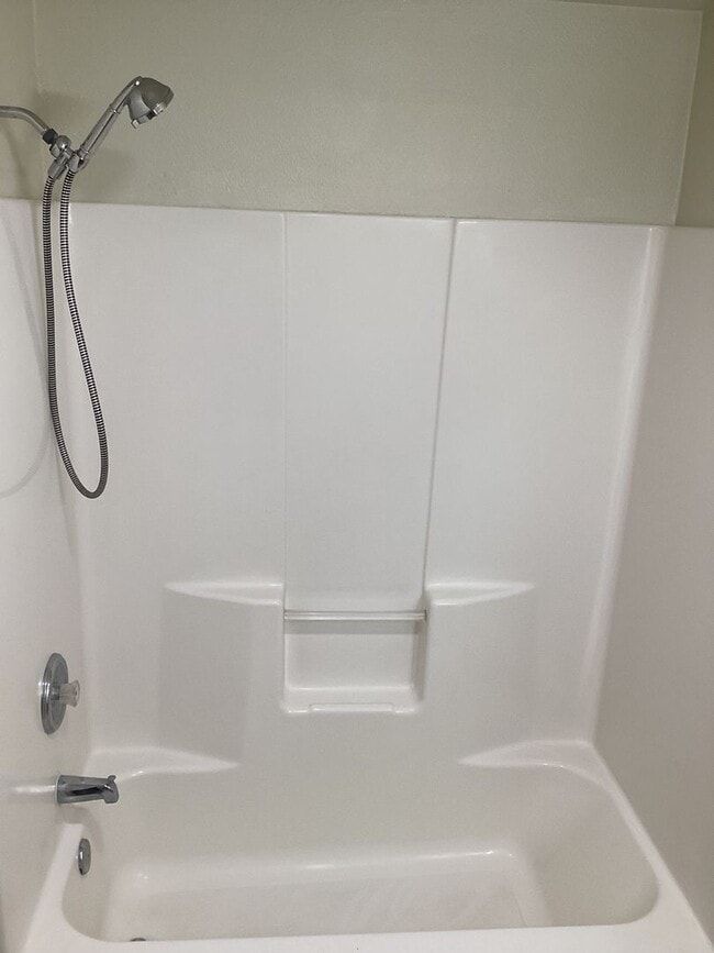 Building Photo - 2040-2040 NE Elk St