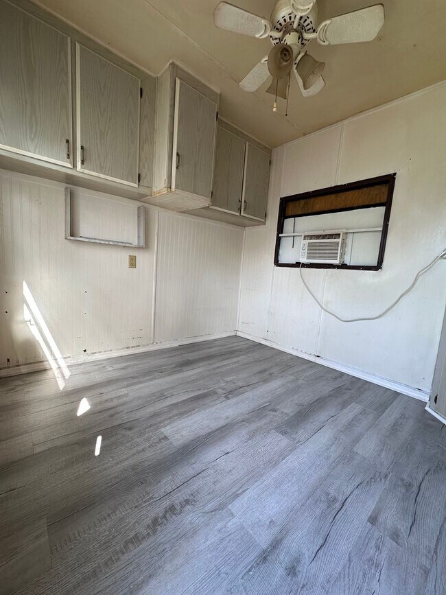 Building Photo - 11811 N Broad St