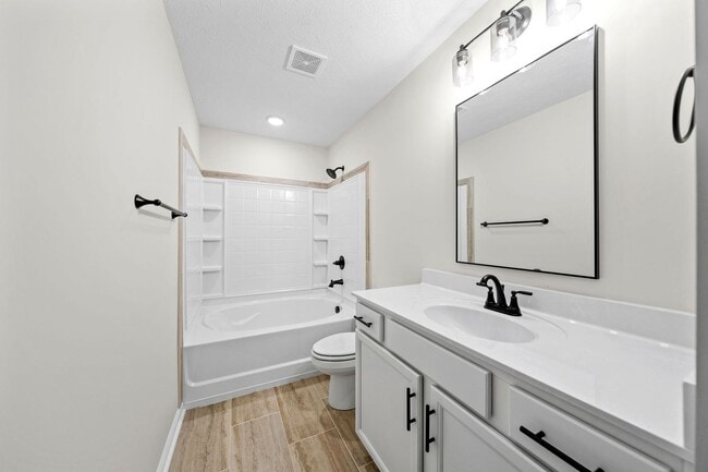 Building Photo - Gorgeous 3 Bedroom Pet Friendly Home For Rent in Sango Area!