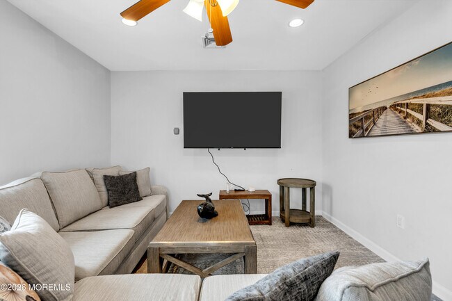 Building Photo - 27 Arnold Ave