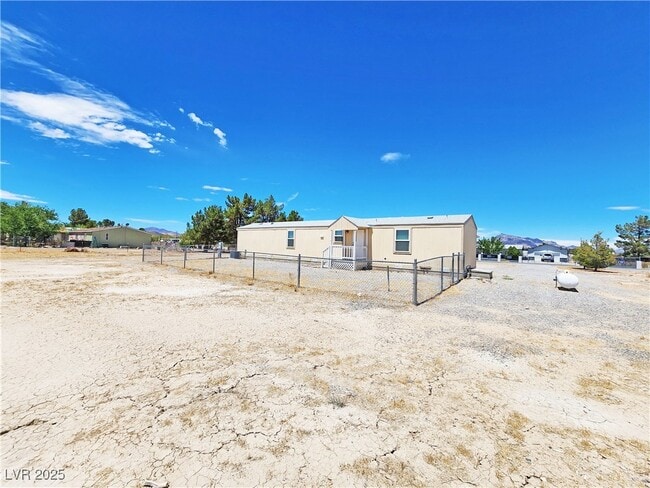 Building Photo - 3851 W Donner St