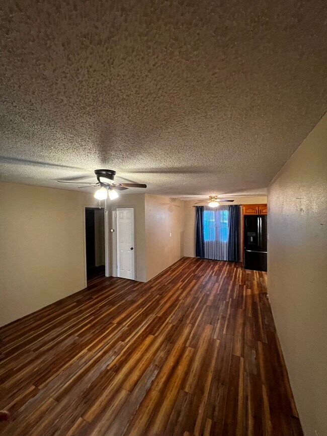 Building Photo - 347 N Pine St