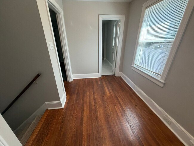 Building Photo - 208 Woodland Dr
