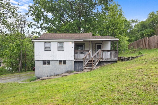 Primary Photo - 104 Smithtown Rd