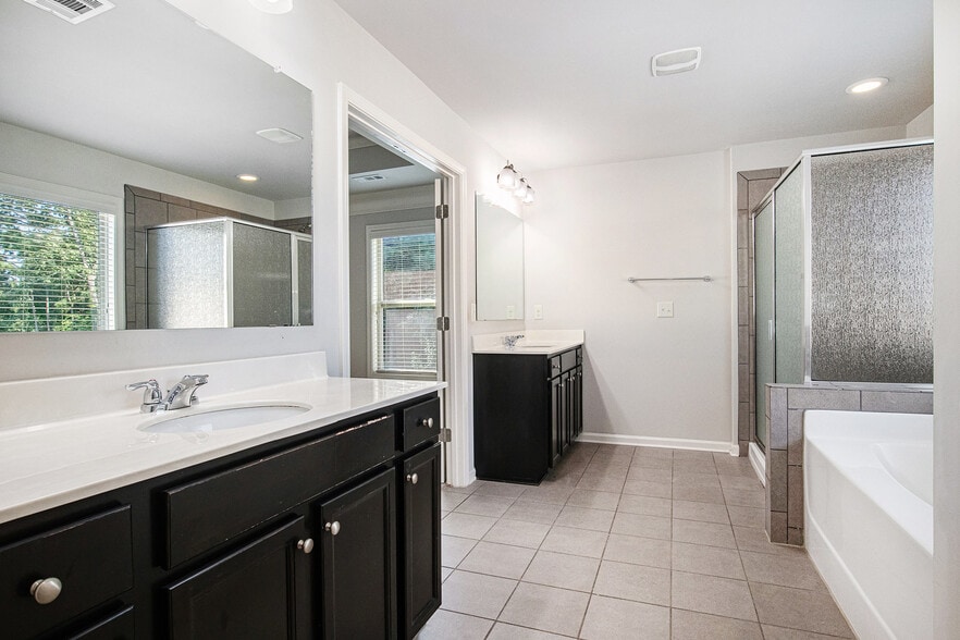 Building Photo - 4730 Sabino Bnd