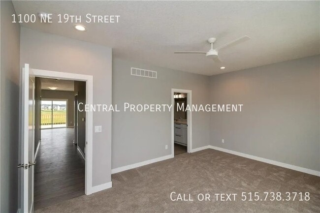 Building Photo - 1100 NE 19th St