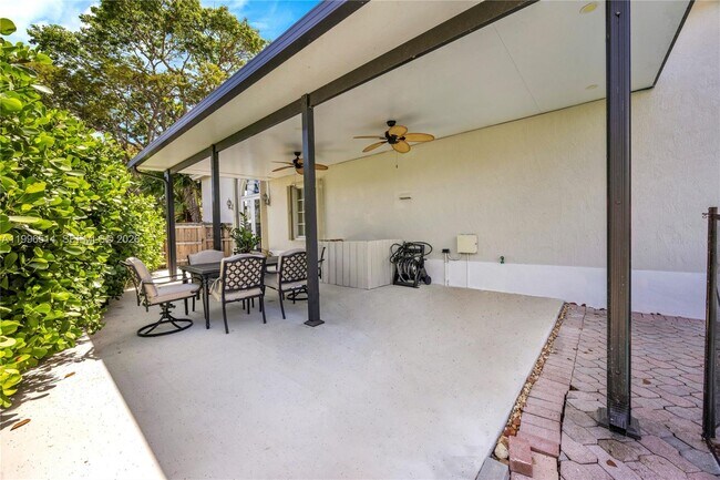 Building Photo - 16000 SW 91st Ct