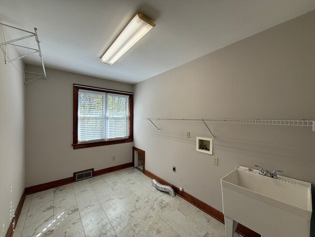 Building Photo - 3241 Harper Rd