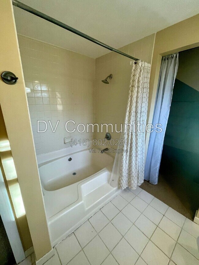 Building Photo - 32467 S Roundhead Dr