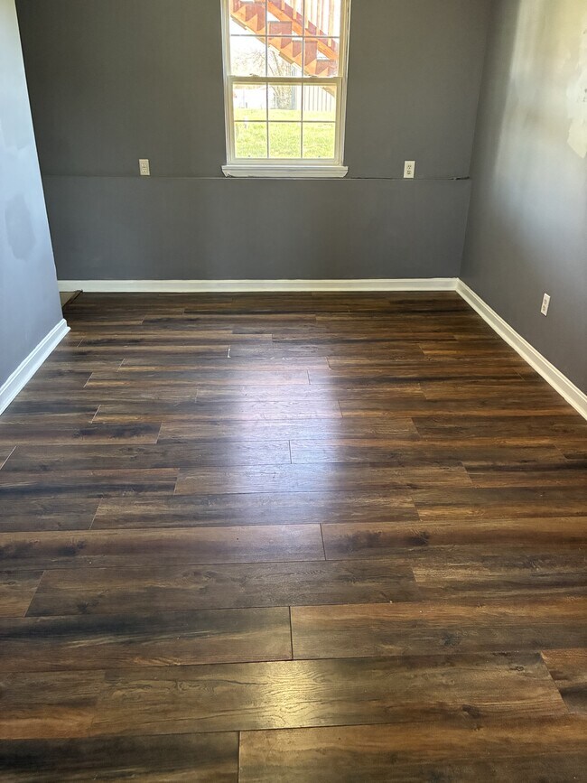 Building Photo - 1105 Lobo Dr