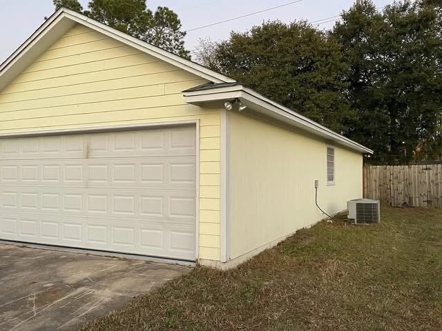 Building Photo - 329 Hallowes Dr E