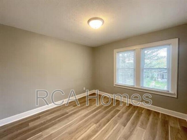 Building Photo - 367 S Grand Ave