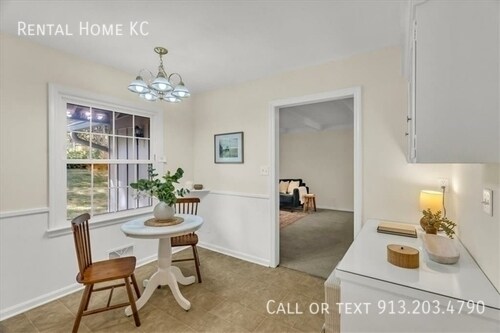 Building Photo - 6001 W 79th St