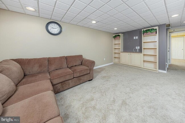 Building Photo - 27 Zion Dr