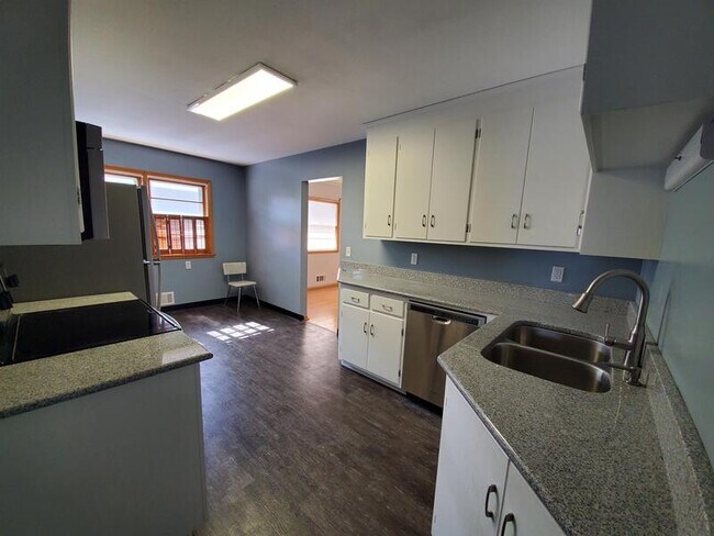 Building Photo - 5713 Xerxes Ave S