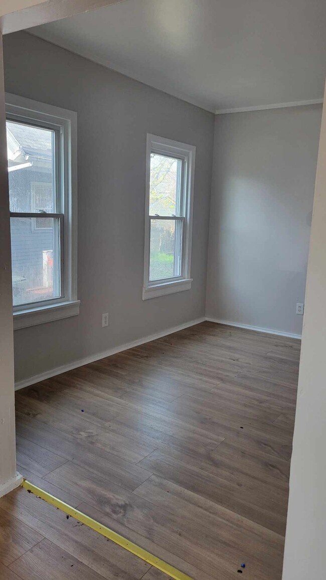 Building Photo - 6th Street rental