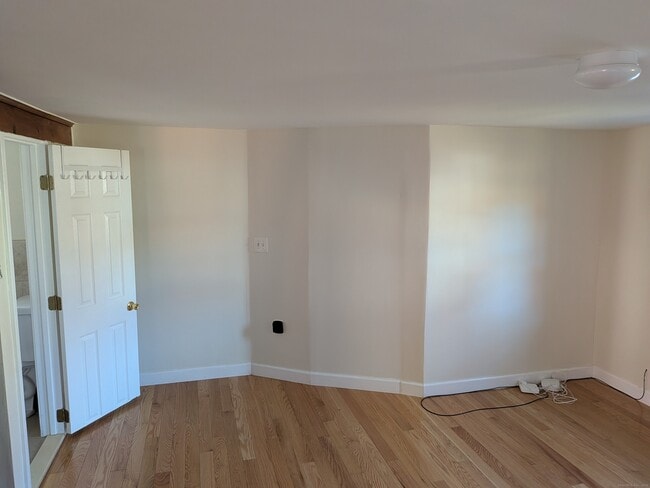 Building Photo - 30 Bridge St