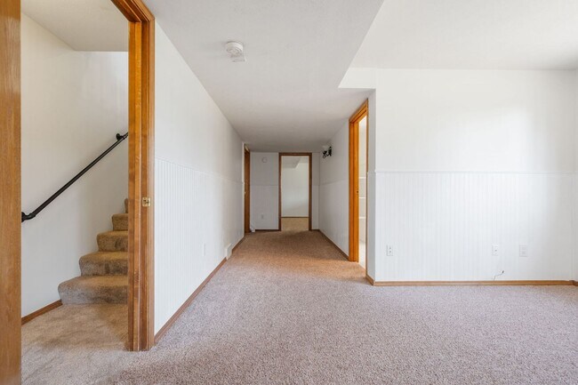 Building Photo - Spacious 4 Bed, 3 Bath Home | Central Vall...