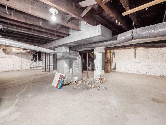 Building Photo - 806 Sullivant Ave