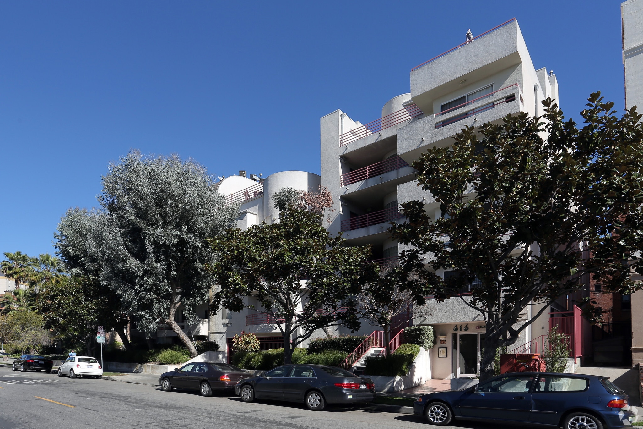 Building Photo - Miracle Mile Apartments