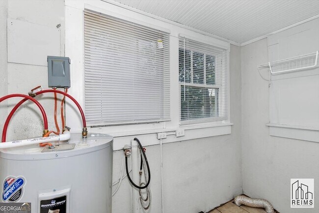 Building Photo - 1926 Howard Ave