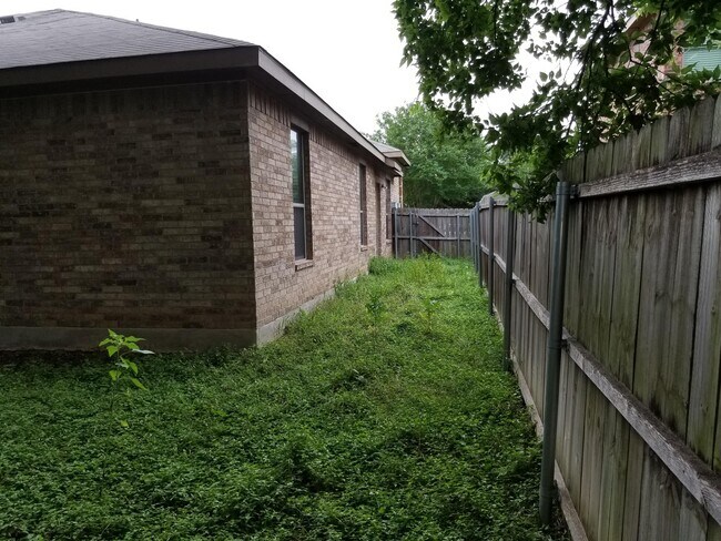 Building Photo - 1023 Brown Rock Dr