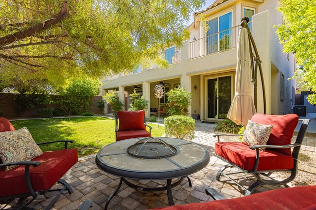 Building Photo - Stunning 4 bedroom 3.5 bath home with 3 ca...