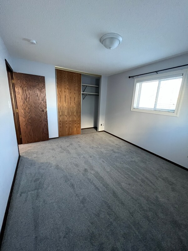 Building Photo - 211 W Pipestone Ave