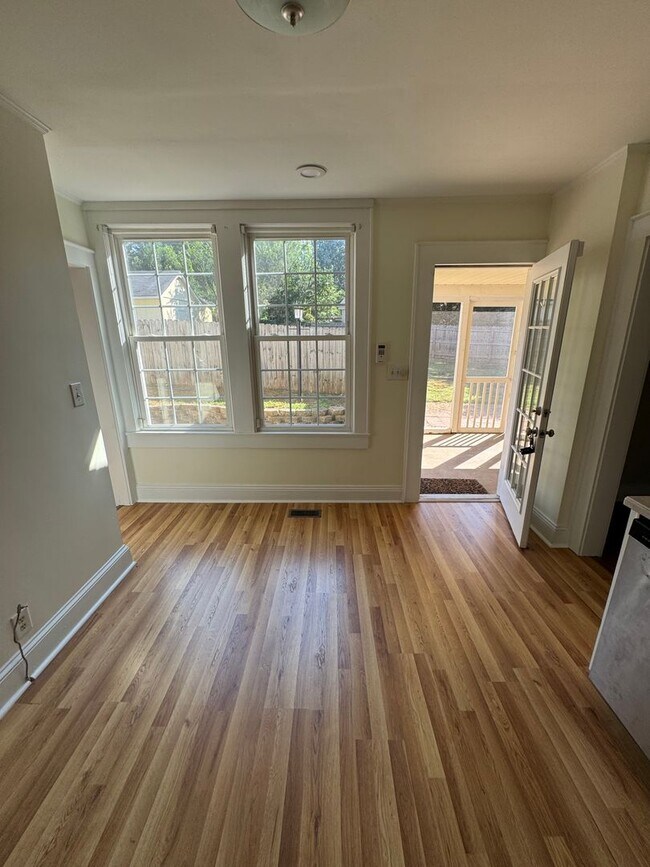 Building Photo - 207 Edgemont Ave