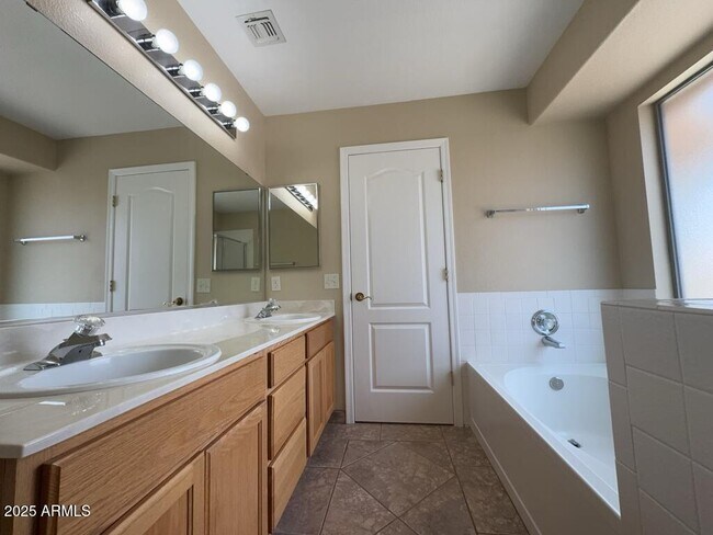Building Photo - 3451 Plaza Candida