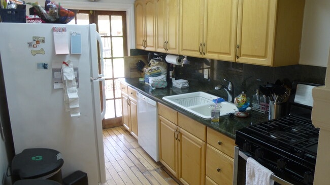 Building Photo - 2047 Ivar Ave