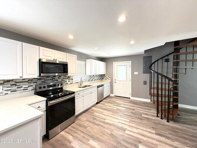 Building Photo - 5336 Cruz Rd