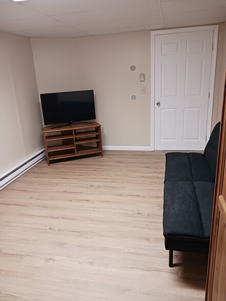 Building Photo - 150 Estelle Dr