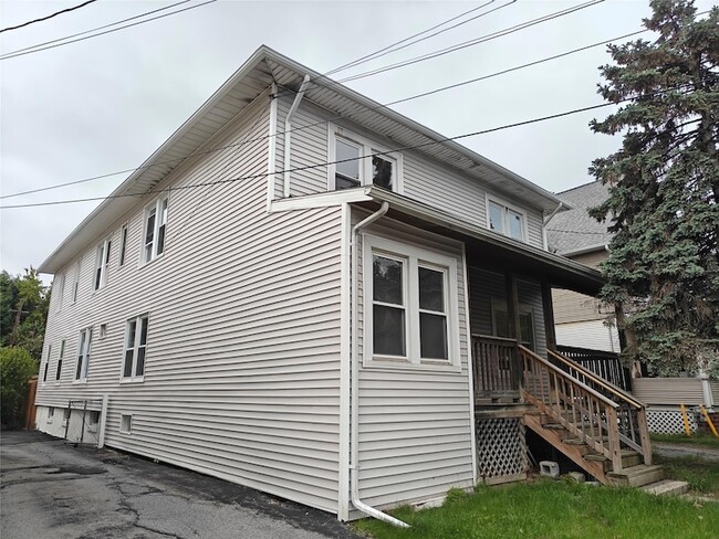 Primary Photo - 372 Mansion St