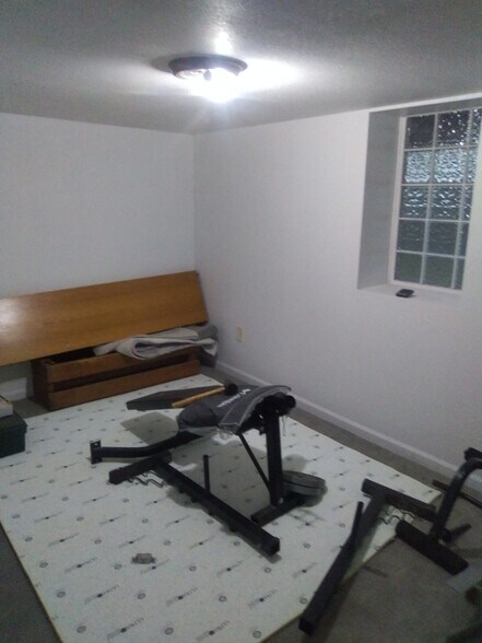 Basement Bedroom - 1210 Bush St