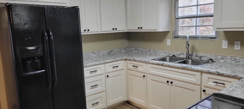 Building Photo - 195 American Ln