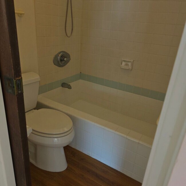 Building Photo - Kaimana Lanais Condo