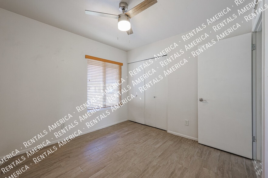 Building Photo - 913 W Jerome Cir